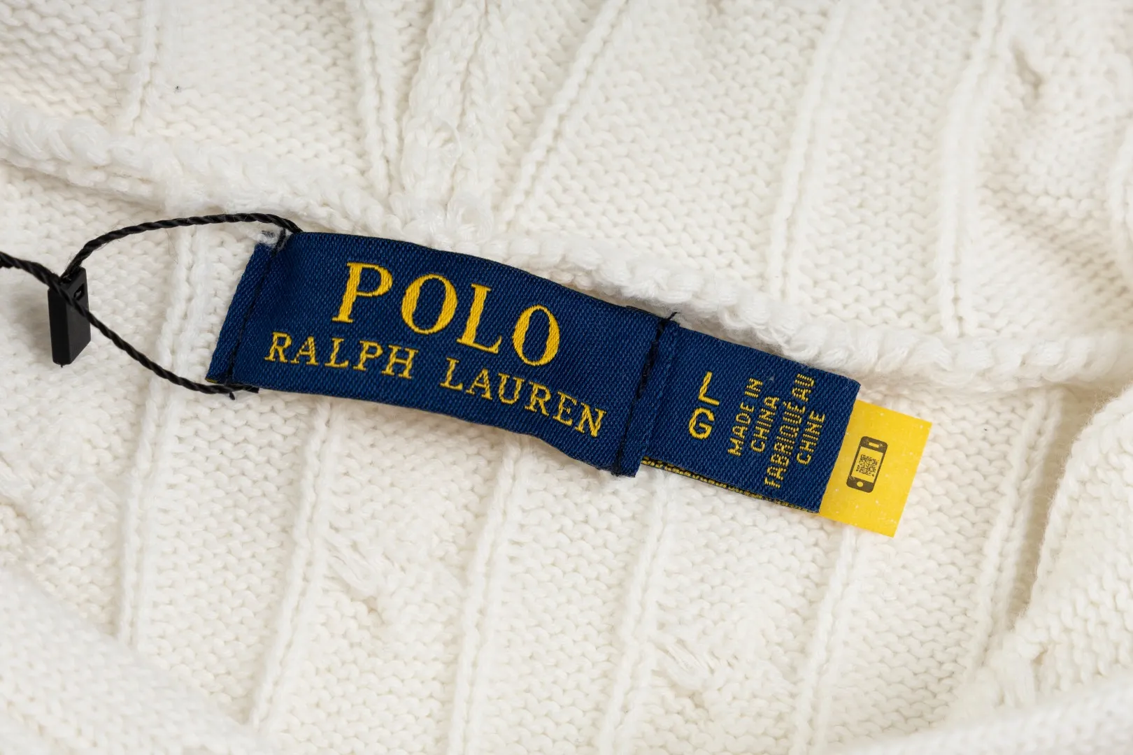 P236 #R84 RALPH LAUREN Six-color classic hooded twist pullover sweater with high-density LOGO embroidery on the chest and original custom-made tag accessories. Made of pure cotton yarn, pure cotton is skin-friendly and comfortable, small label war horse embroidered twist hooded sweater 🐎 high quality, follow the blogger to learn how to wear it! Let’s buy a Ralph Lauren cable sweater. It’s a super hard-to-find series after it became popular. It’s hard to find one on the official website. It’s simple and practical to wear, with a lazy and loose feel. The thickened fabric has more texture, feels soft and delicate, and has a loose fit. Whether worn alone or layered, you can wear different styles of fashion with just one piece!   Size: S M L